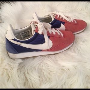 Vintage women’s Nike Cortez 5.5 !